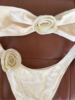 SAME Los Angeles S Rosette Bandeau & M 90’s Bottom Bikini in Cream